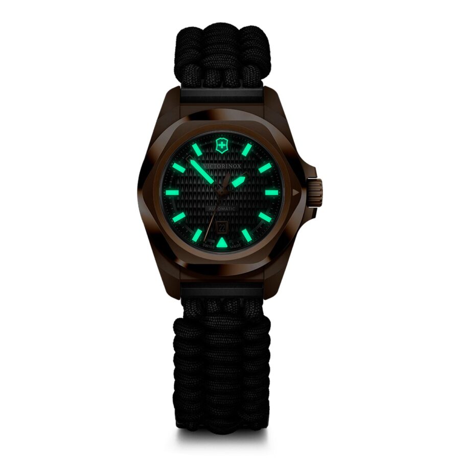 VICTORINOX I.N.O.X. con Super-LumiNova – SKU 242025.1