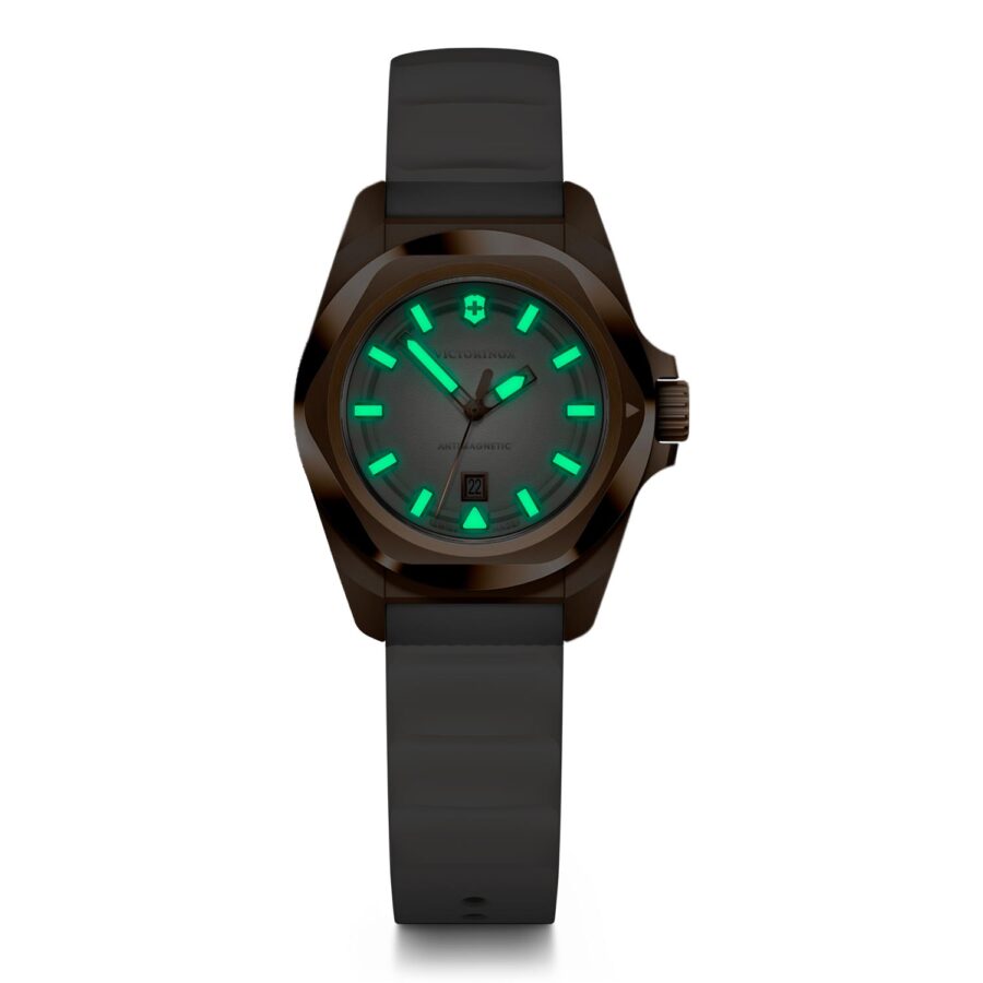 VICTORINOX RELOJ I.N.O.X. con Super-LumiNova – SKU 242037